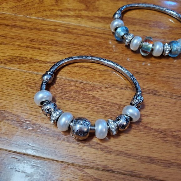 Two metal elegant bracelets. Blue white diamond crystals. Easy on. - Picture 5 of 7